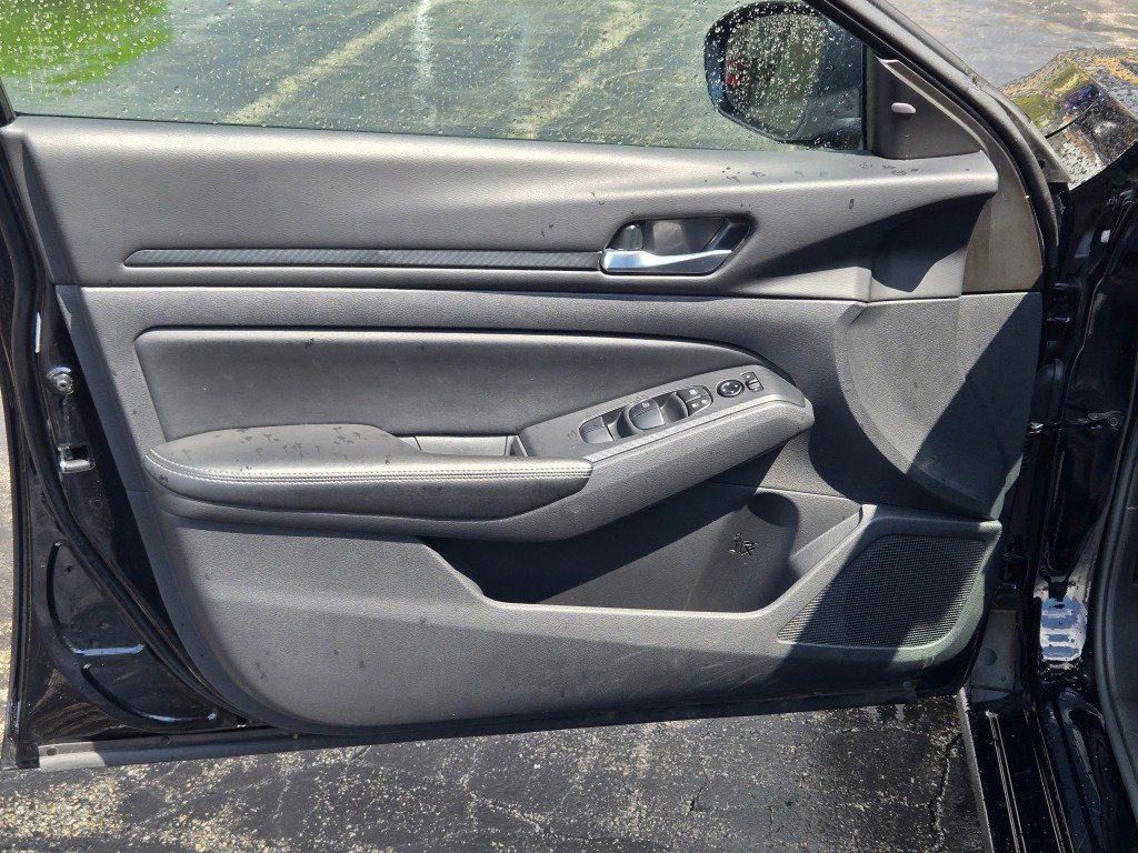 Used 2025 Nissan Altima 2.5 SV FWD image 19