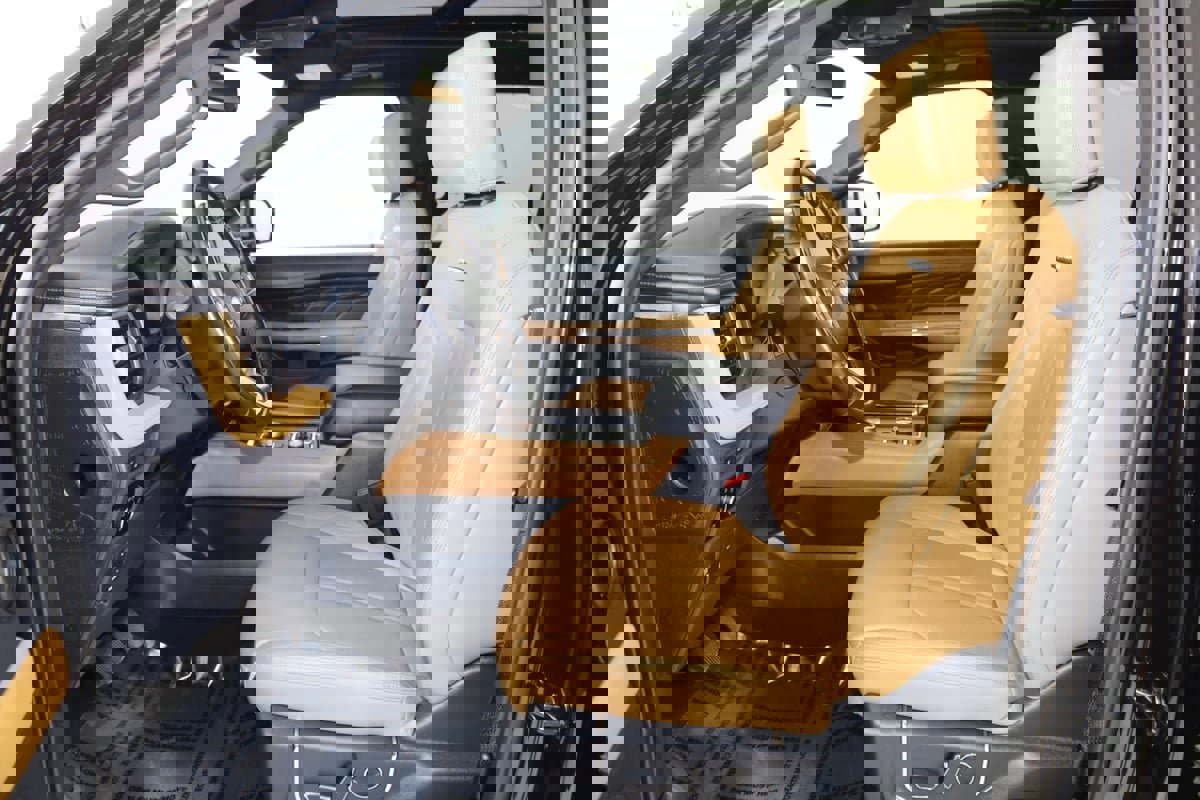 Used 2024 Ford Expedition Max Platinum AWD/4WD image 12