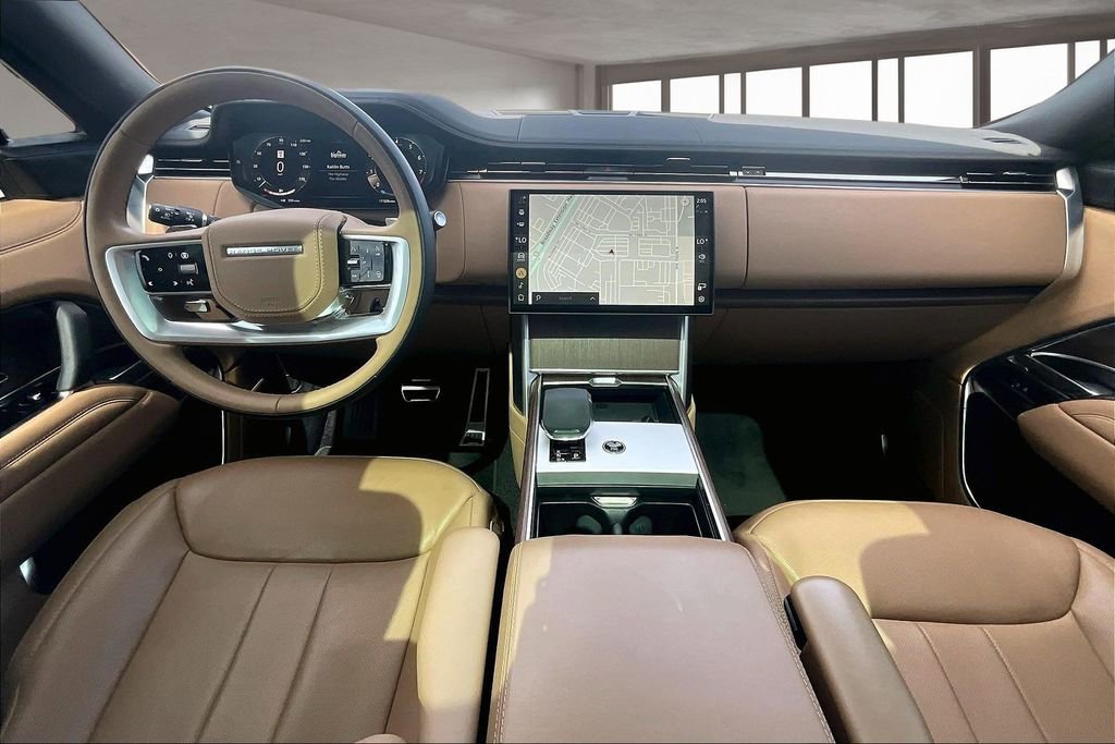 Used 2025 Land Rover Range Rover SE image 15