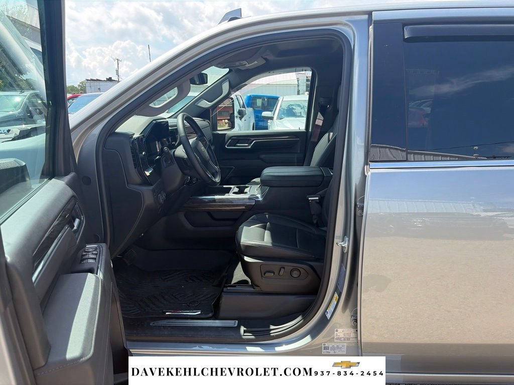 Used 2025 Chevrolet Silverado 2500 LTZ w/ LTZ Plus Package AWD/4WD image 19