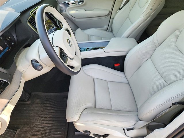 Used 2025 Volvo XC90 B6 Ultra w/ Lounge Package image 13