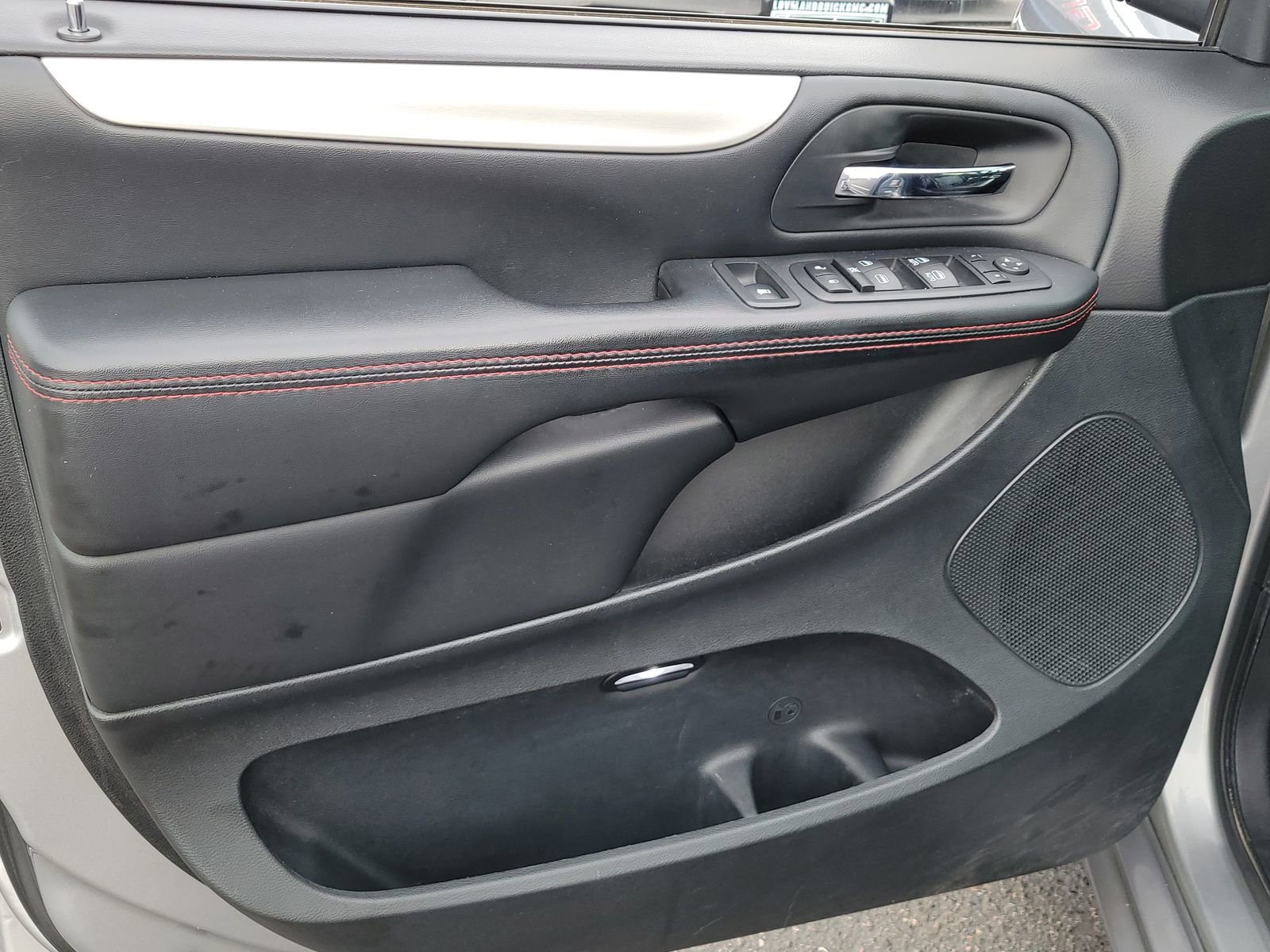 Used 2017 Dodge Grand Caravan GT image 7