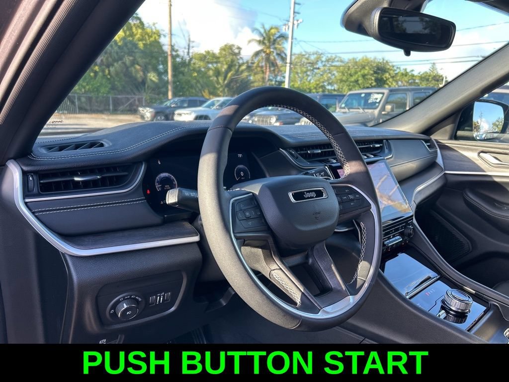 Used 2024 Jeep Grand Cherokee Limited AWD/4WD image 12