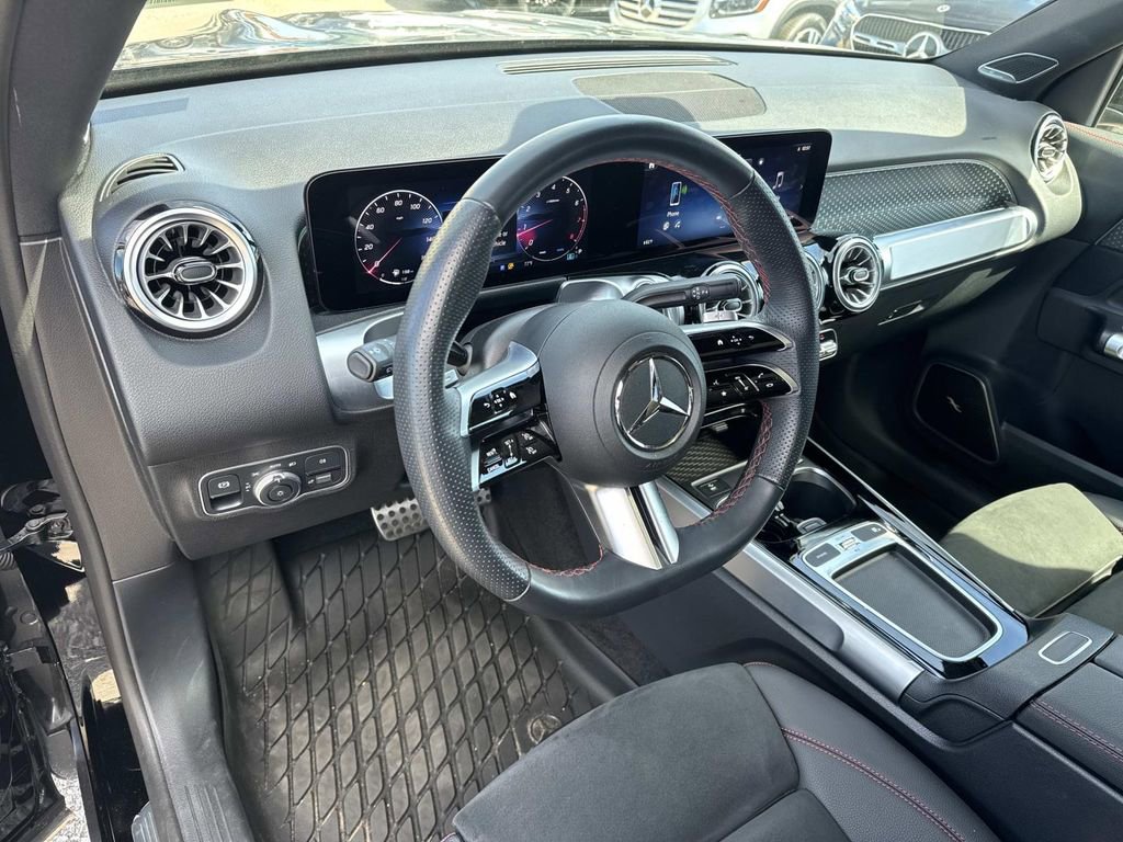 Used 2025 Mercedes-Benz GLB 250 image 18