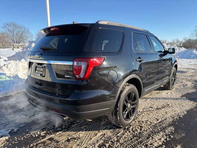 Used 2019 Ford Explorer XLT image 3