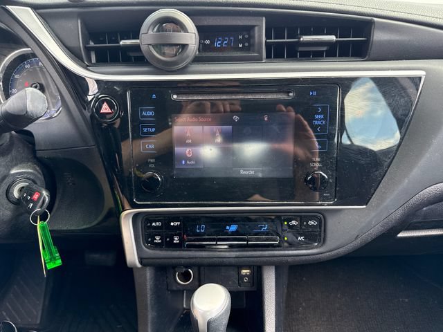 Used 2018 Toyota Corolla LE w/ Carpet Mat Package (TMS) FWD image 26