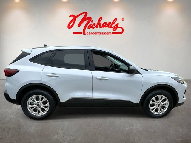 Used 2025 Ford Escape Active AWD/4WD image 2