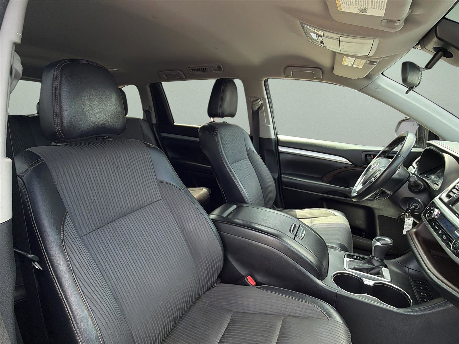 Used 2017 Toyota Highlander Plus w/ Carpet Mat Package AWD/4WD image 19