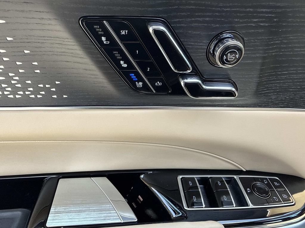 New 2026 Cadillac Lyriq Signature Luxury w/ LPO, Blue Accent Package AWD/4WD image 19