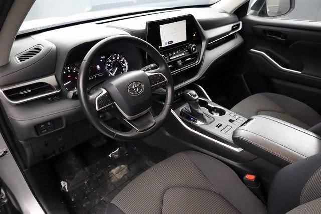 Used 2024 Toyota Highlander LE image 10