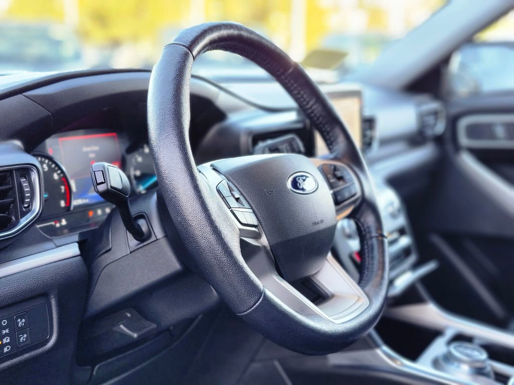 Used 2022 Ford Explorer XLT w/ Equipment Group 202A image 21