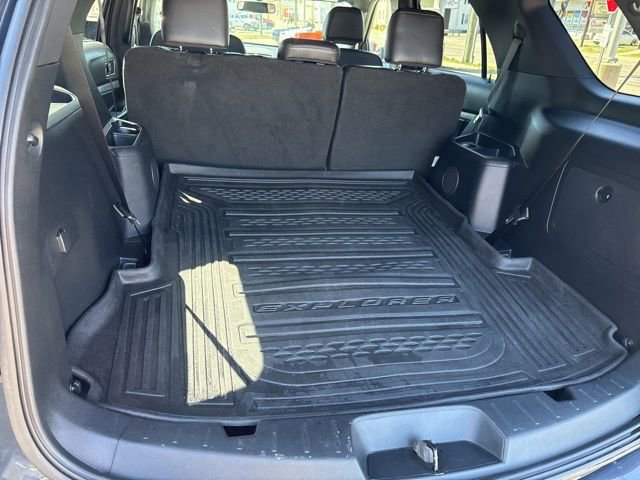 Used 2017 Ford Explorer XLT w/ Equipment Group 202A image 10