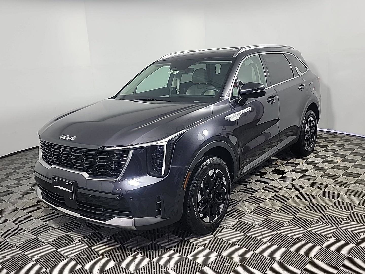 Used 2025 Kia Sorento S image 12