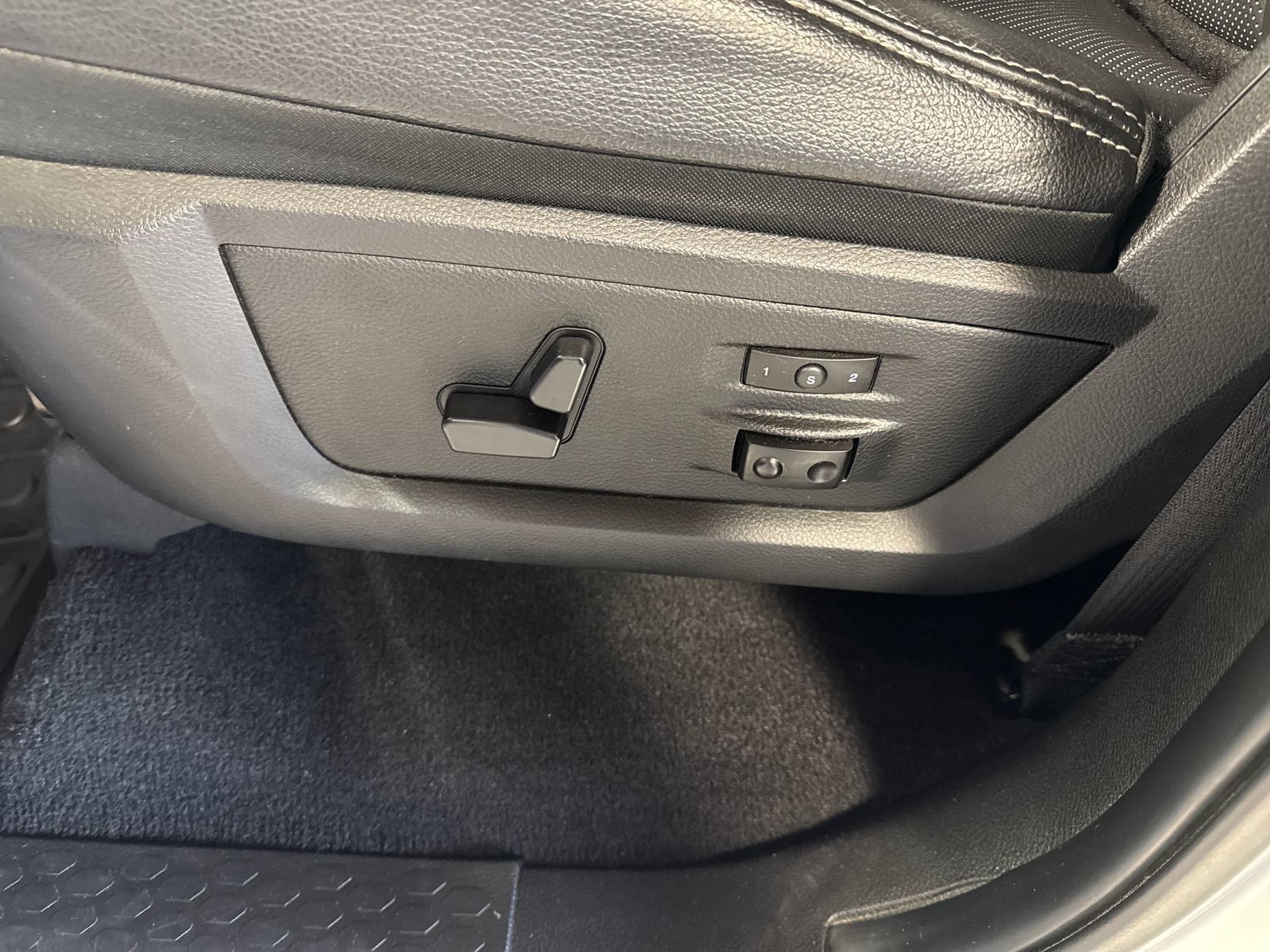 Used 2017 RAM 2500 Laramie w/ Convenience Group AWD/4WD image 15