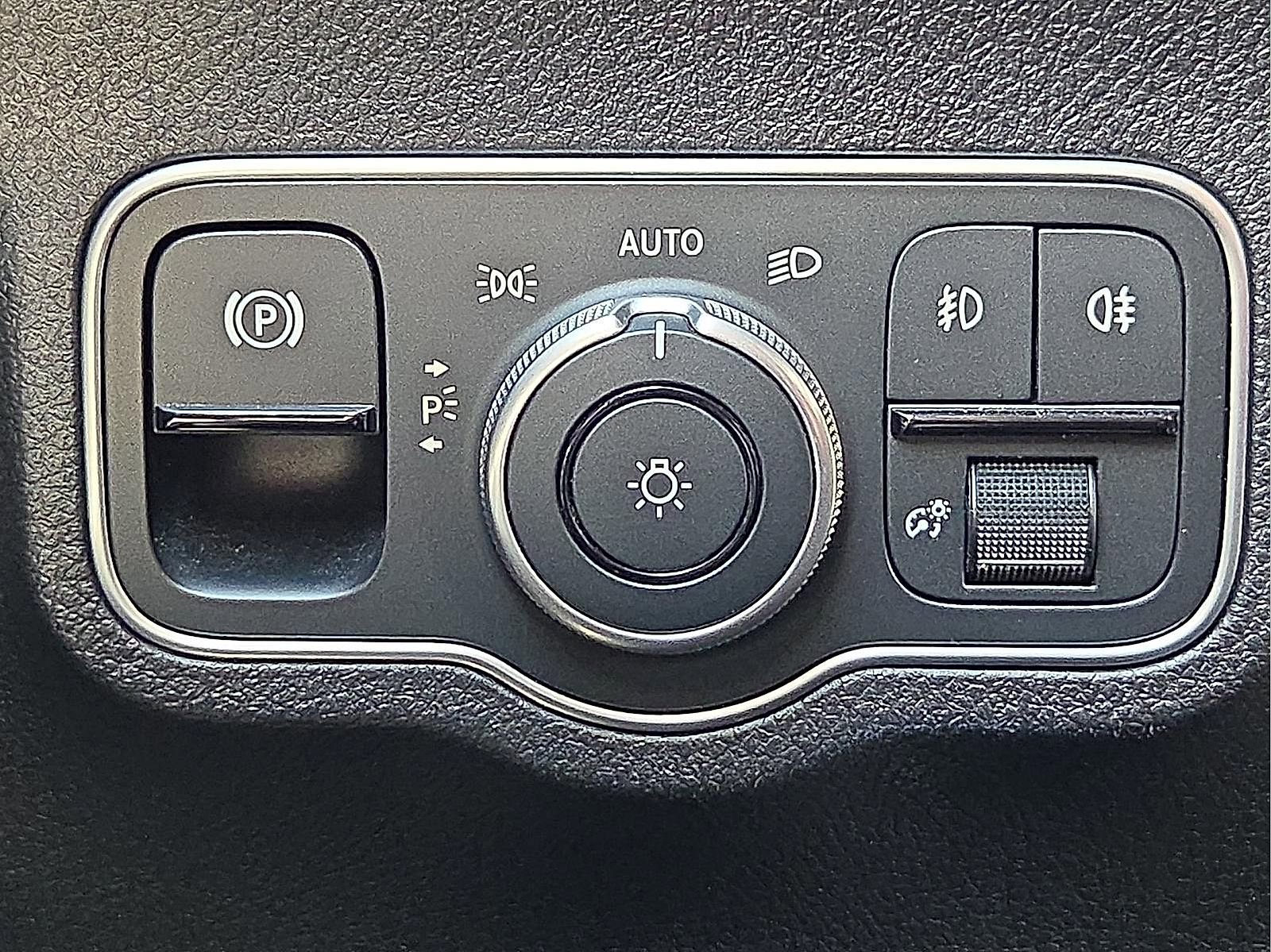 Used 2025 Mercedes-Benz GLB 250 4MATIC image 20