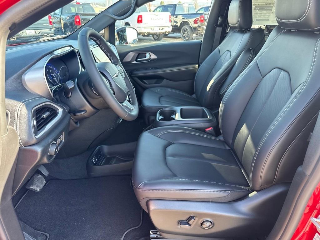 New 2026 Chrysler Pacifica Select AWD/4WD image 8