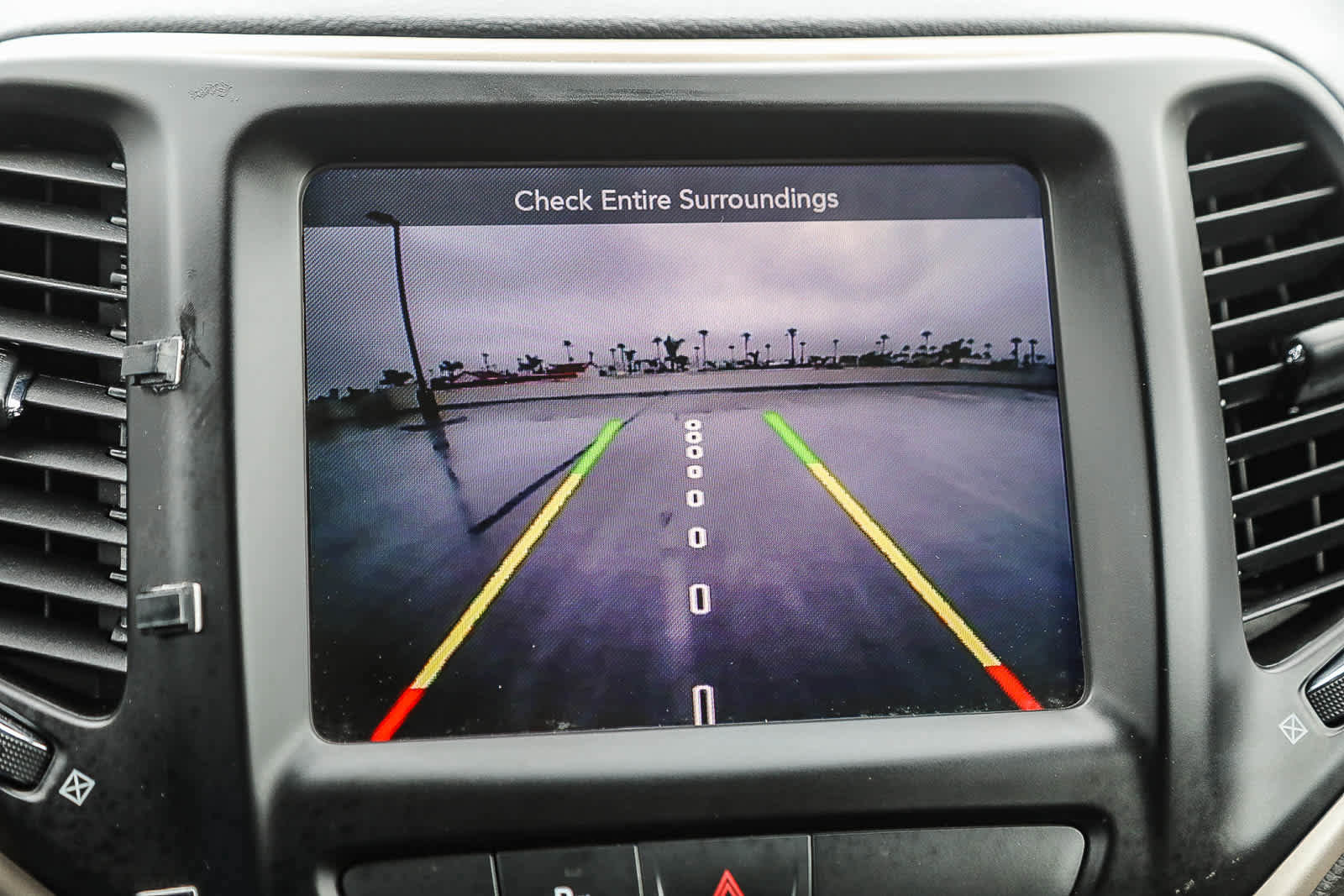 Used 2018 Jeep Cherokee Limited image 23