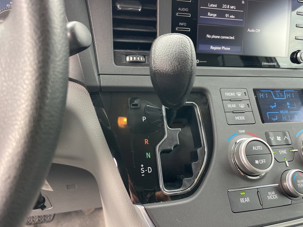 Used 2018 Toyota Sienna LE image 18