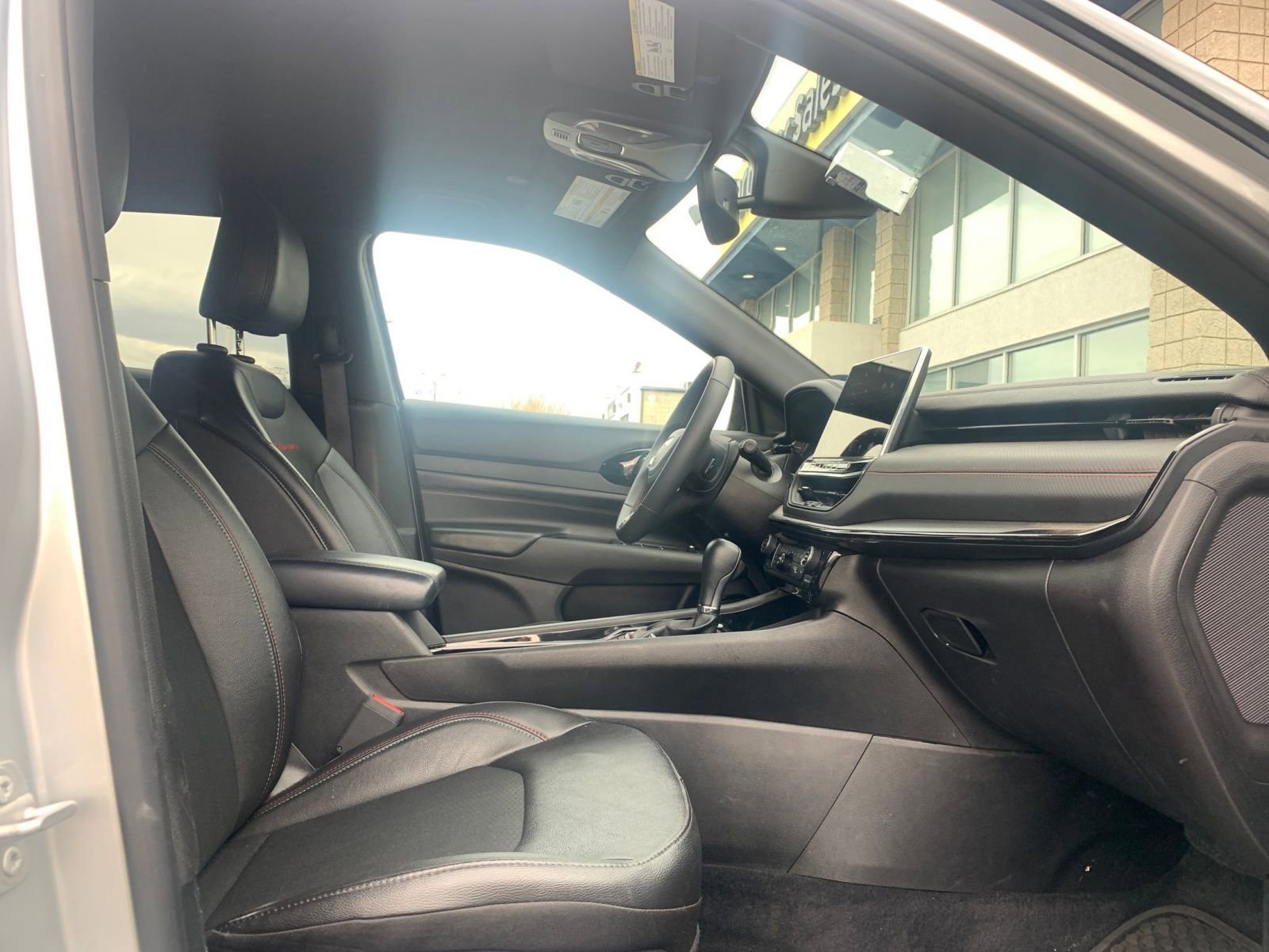 Used 2025 Jeep Compass Trailhawk image 35