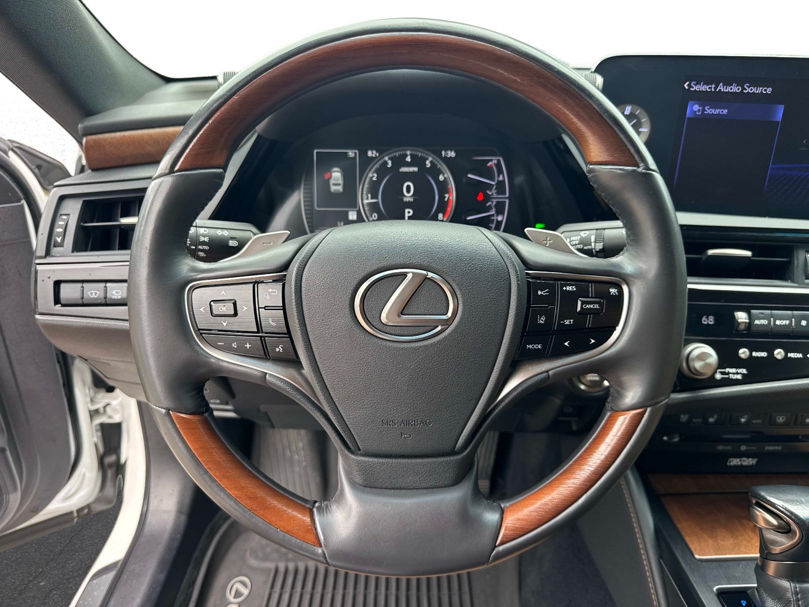 Certified 2022 Lexus ES 350 Ultra Luxury w/ Accessory Package 2 FWD image 27