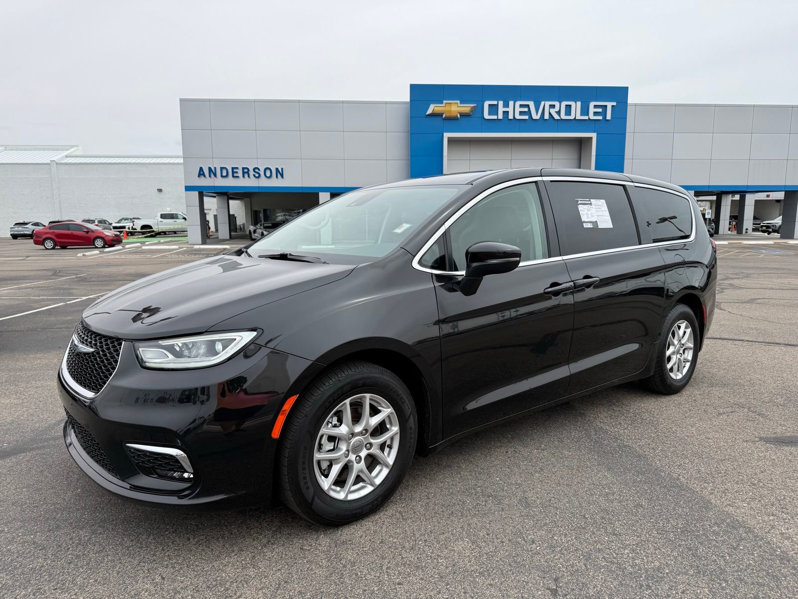 Used 2023 Chrysler Pacifica Touring-L image 1