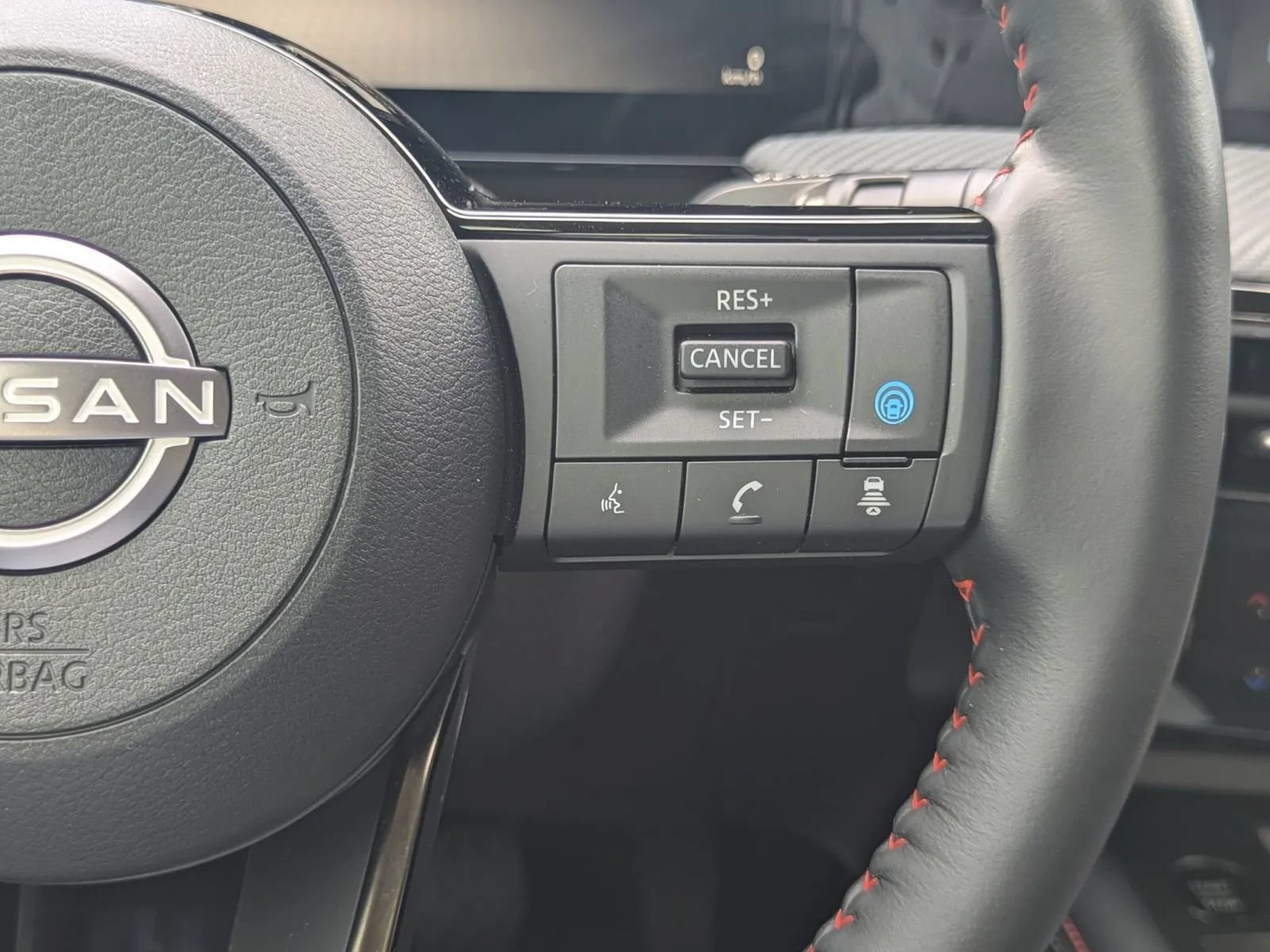 Used 2025 Nissan Kicks SR w/ SR Premium Package FWD image 22