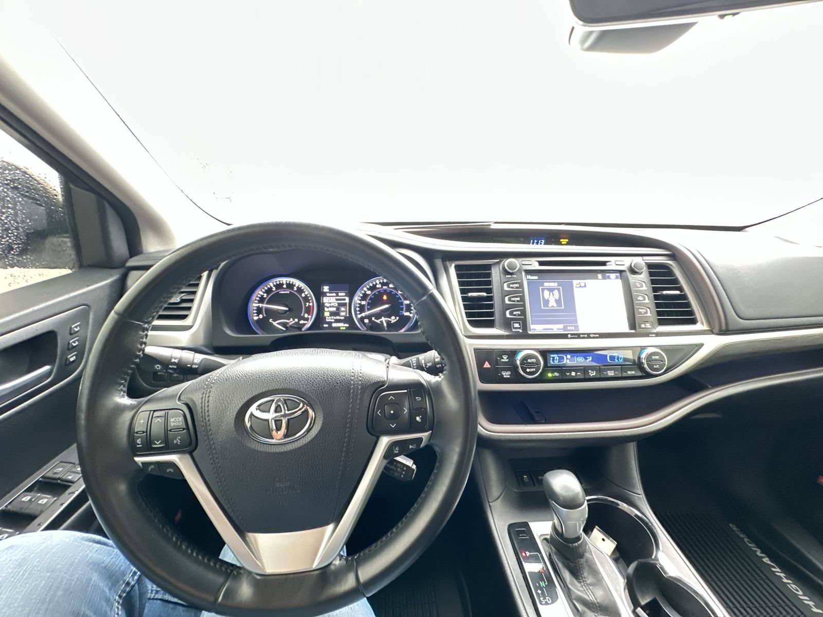 Used 2017 Toyota Highlander Limited AWD/4WD image 11