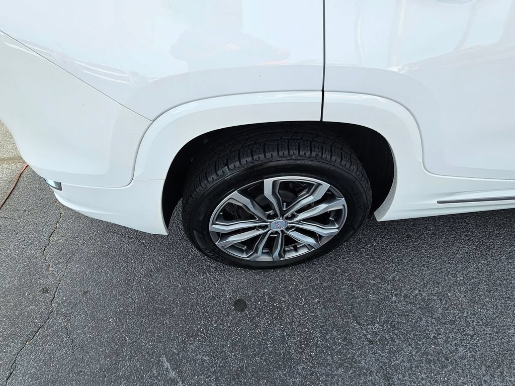 Used 2020 GMC Terrain Denali w/ Denali Premium Package FWD image 9