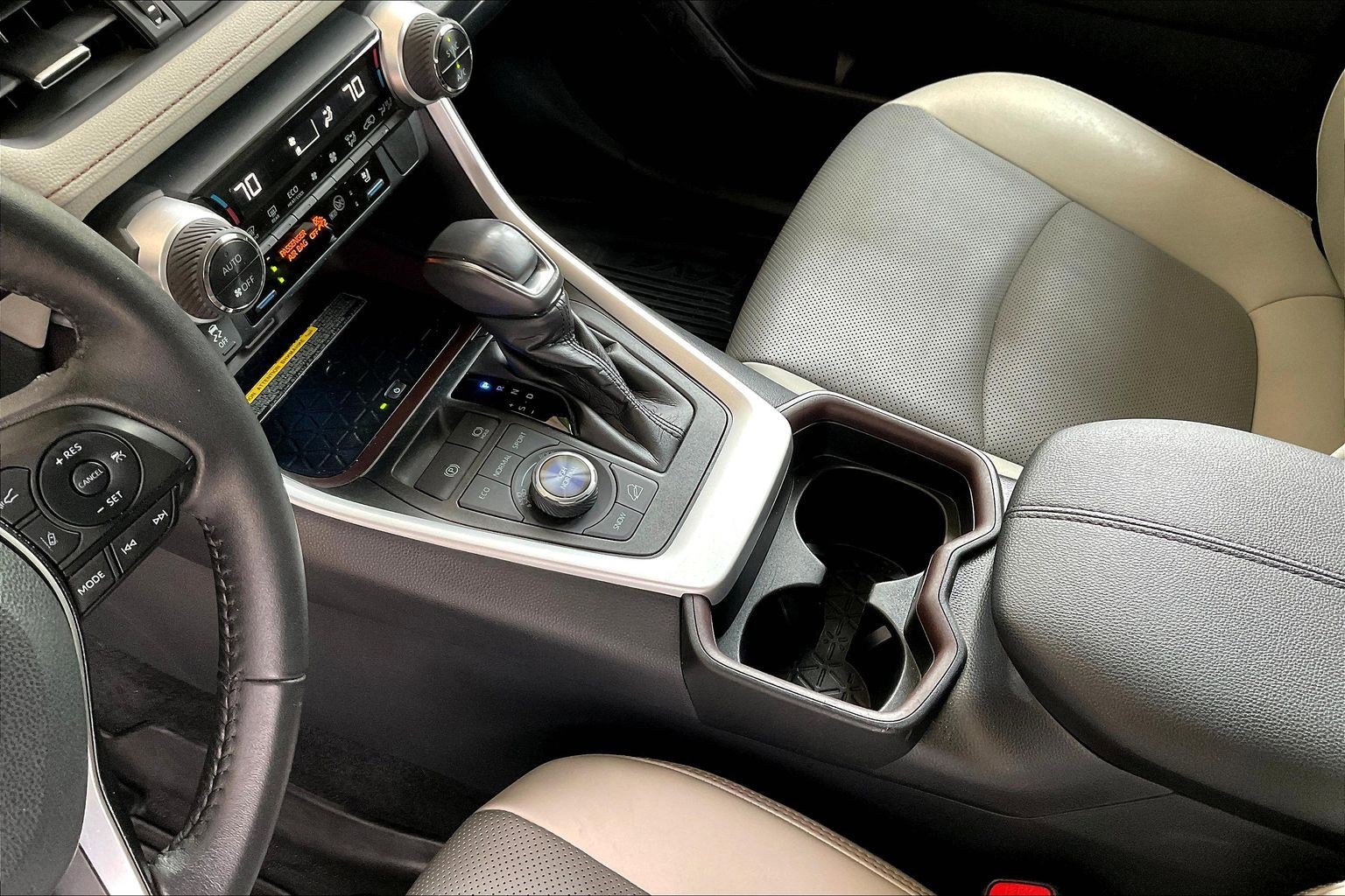 Used 2021 Toyota RAV4 Limited AWD/4WD image 18