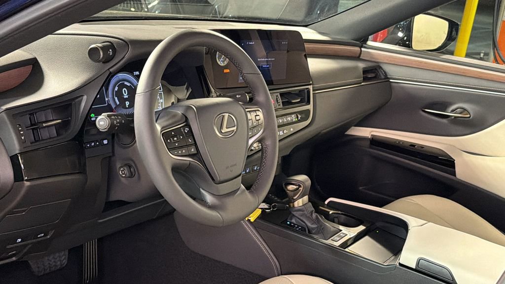 Used 2025 Lexus ES 300h w/ Premium Package image 26