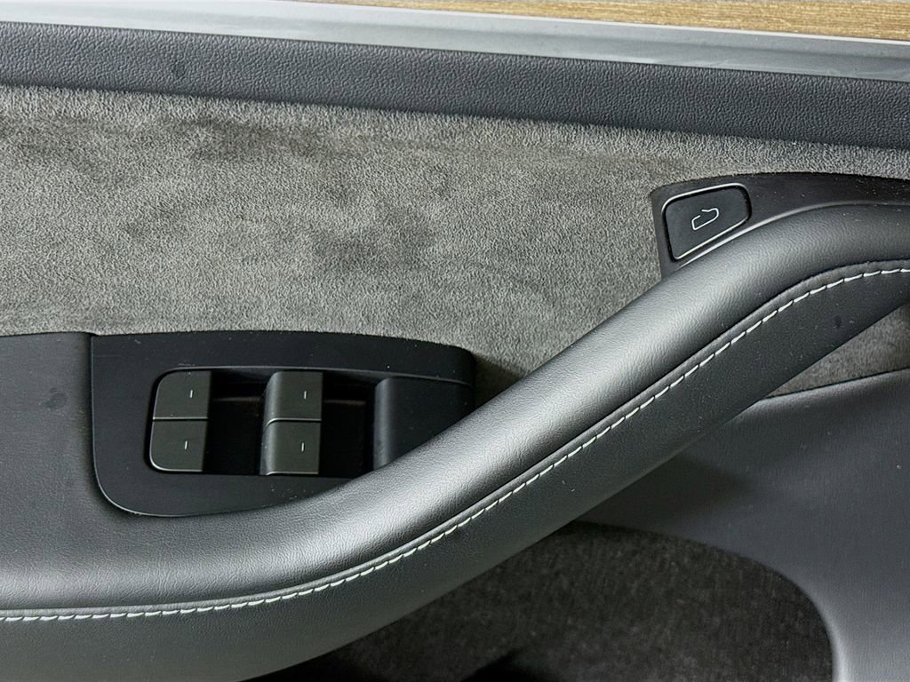 Used 2024 Tesla Model Y Long Range image 22
