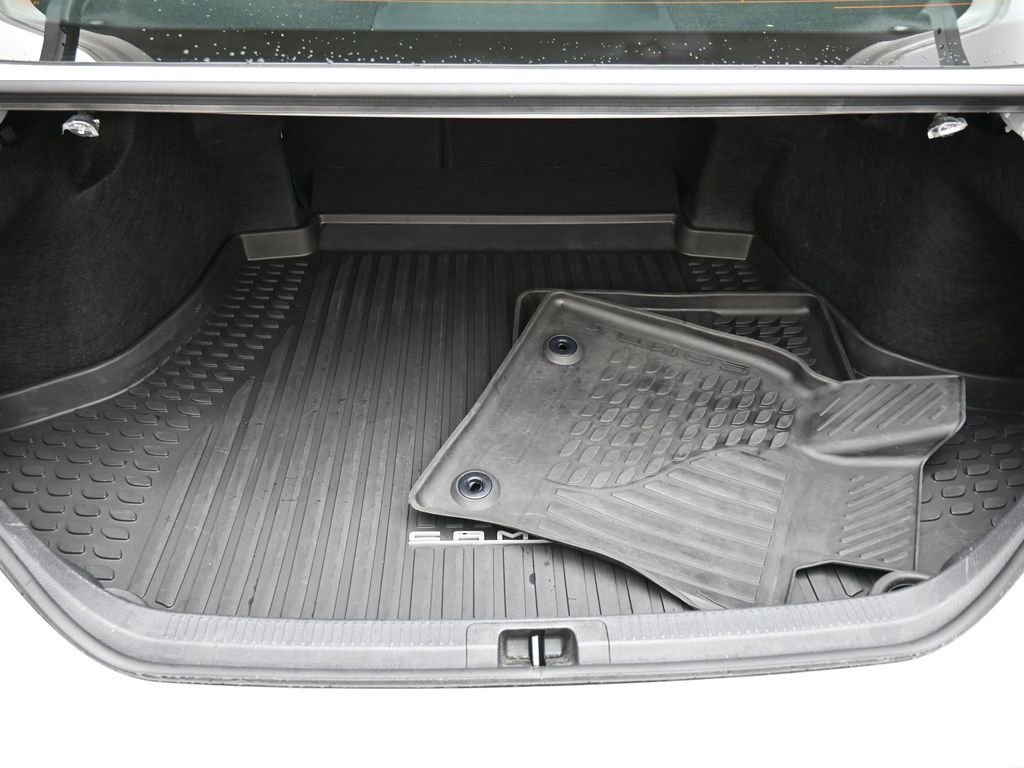 Used 2025 Toyota Camry SE w/ Convenience Package image 14