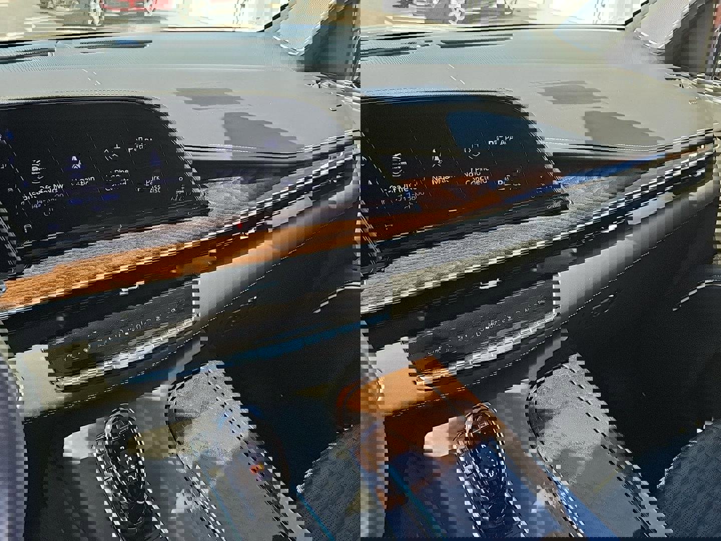 Used 2022 Cadillac Escalade Premium Luxury Platinum w/ Heavy-Duty Trailer Package image 12