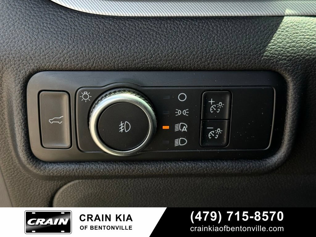 Used 2024 Ford Explorer XLT w/ Equipment Group 202A AWD/4WD image 12