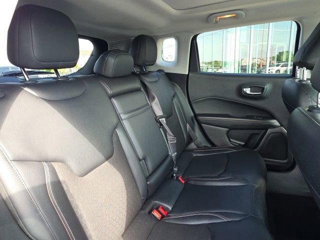 Used 2017 Jeep Compass Latitude w/ Popular Equipment Group FWD image 9