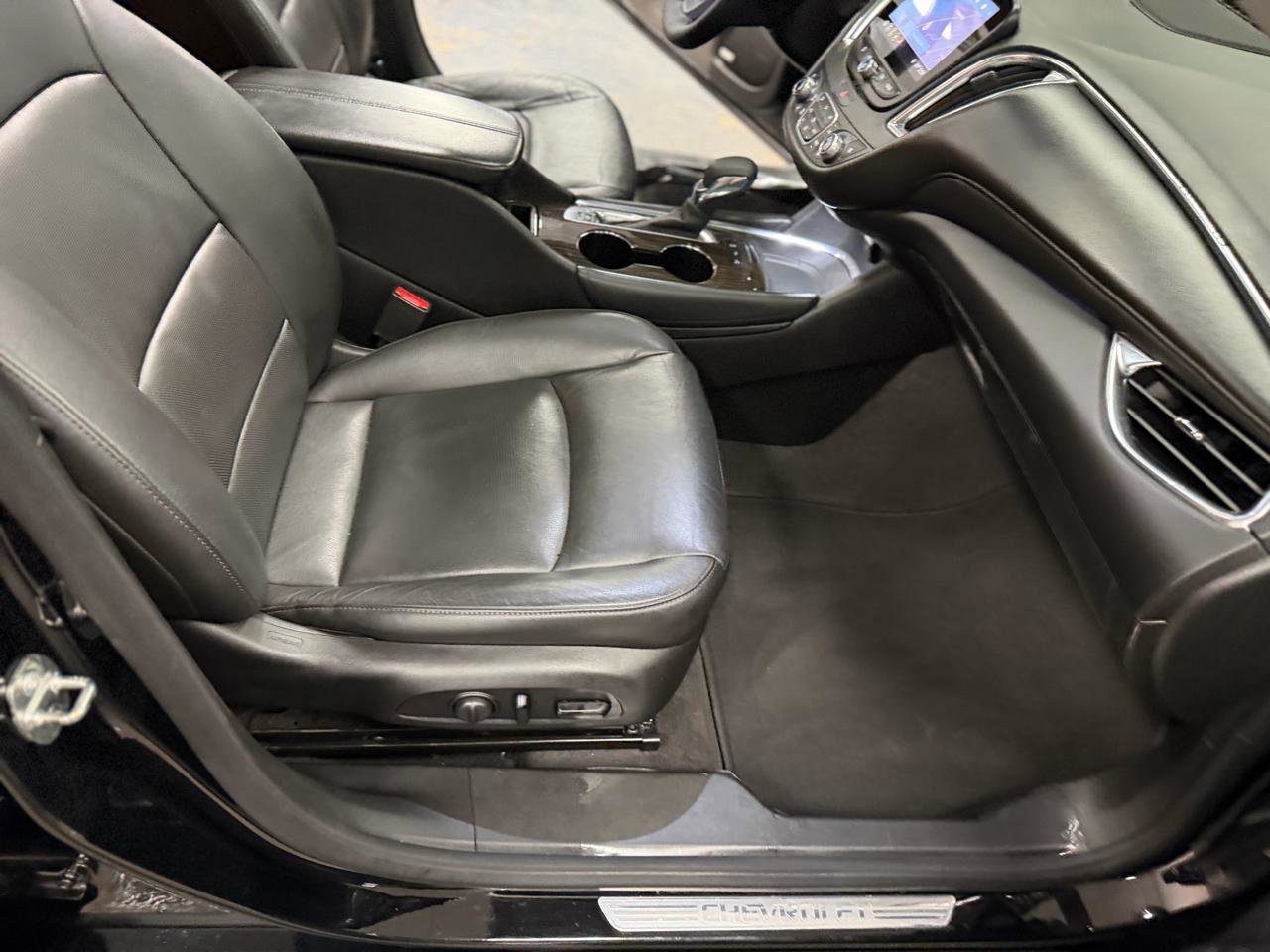 Used 2019 Chevrolet Malibu Premier w/ Sun and Wheel Package image 37