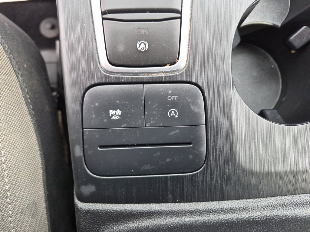 Used 2020 Ford Escape SE image 21