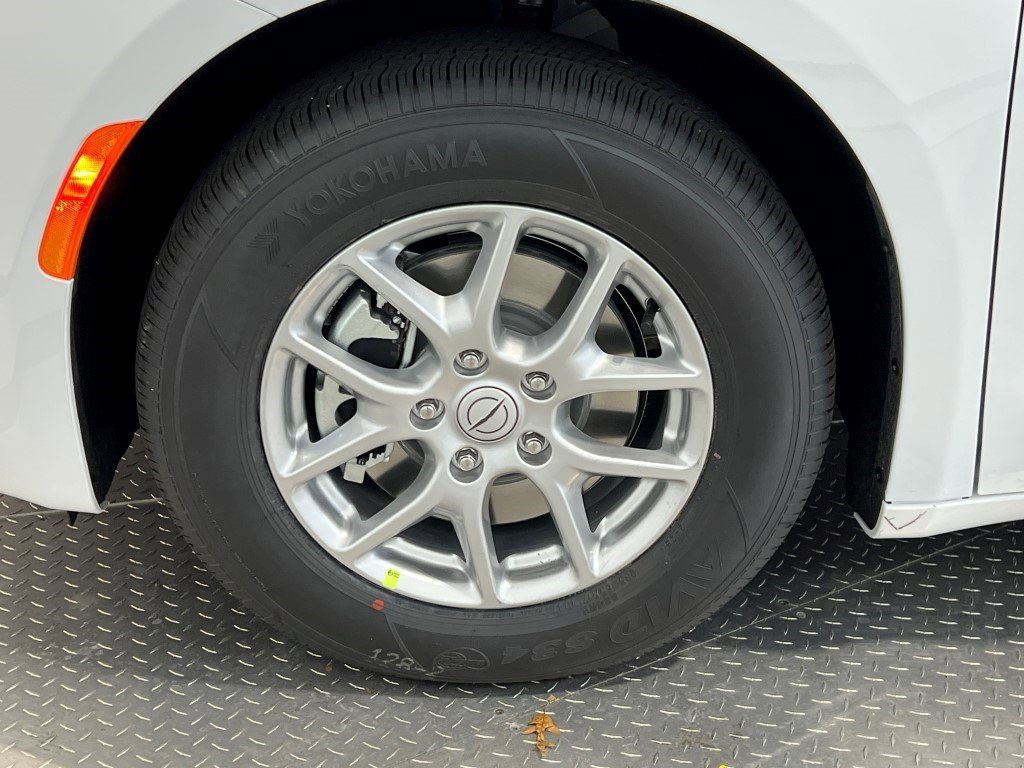 New 2026 Chrysler Voyager LX image 7