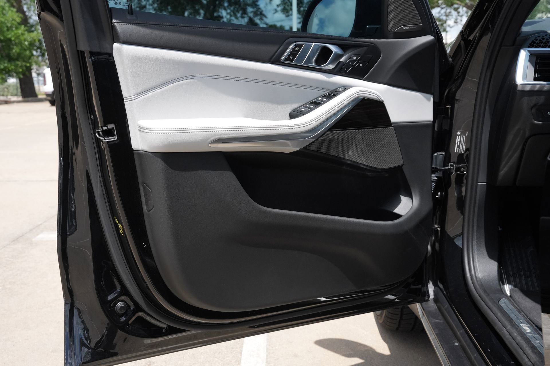 Used 2024 BMW X5 sDrive40i w/ Premium Package image 16