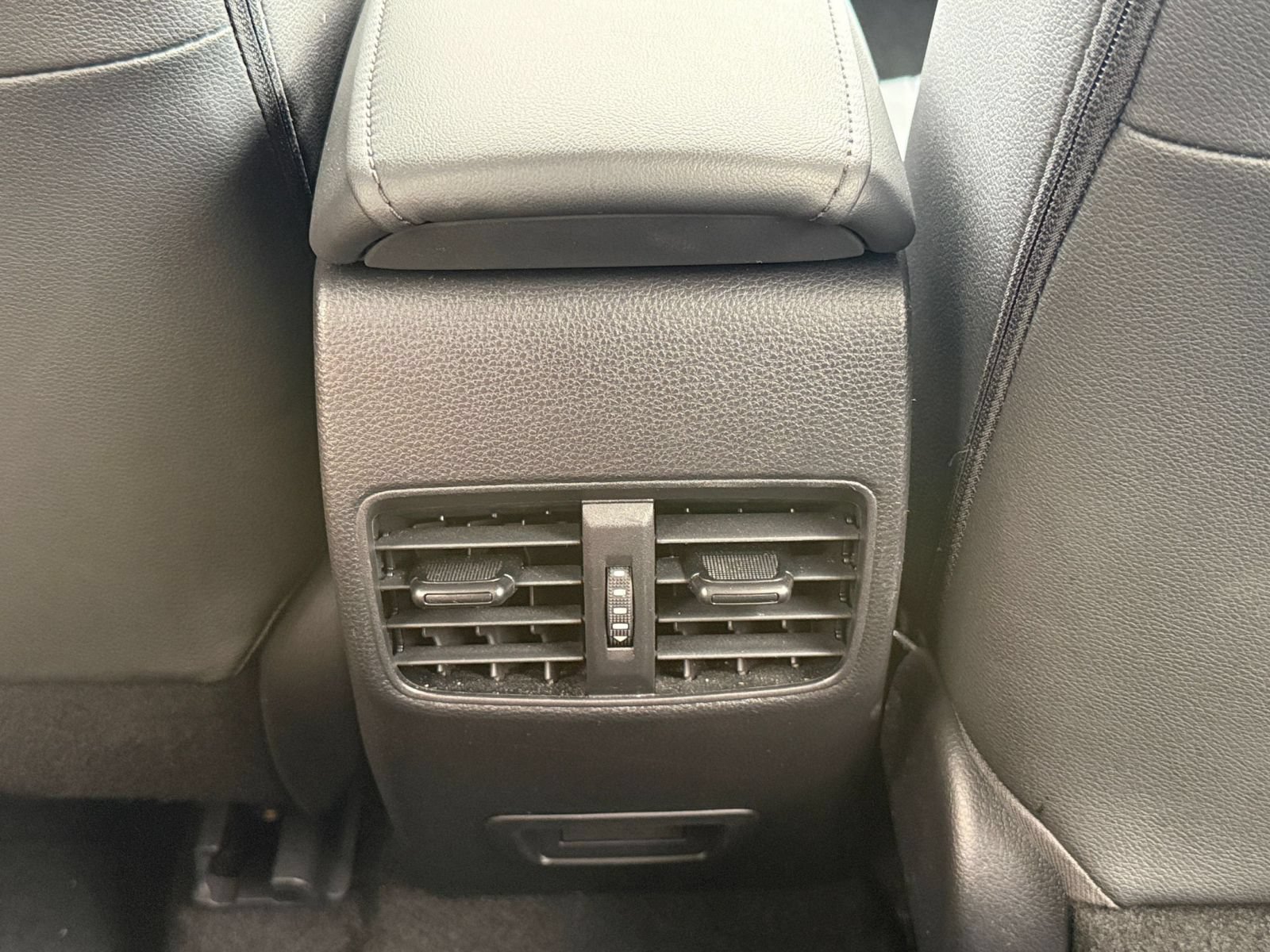 Used 2026 Toyota Corolla Cross XLE FWD image 24