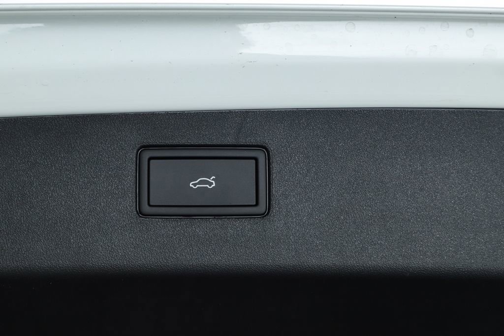 New 2026 Volkswagen Tiguan SE R-Line image 30