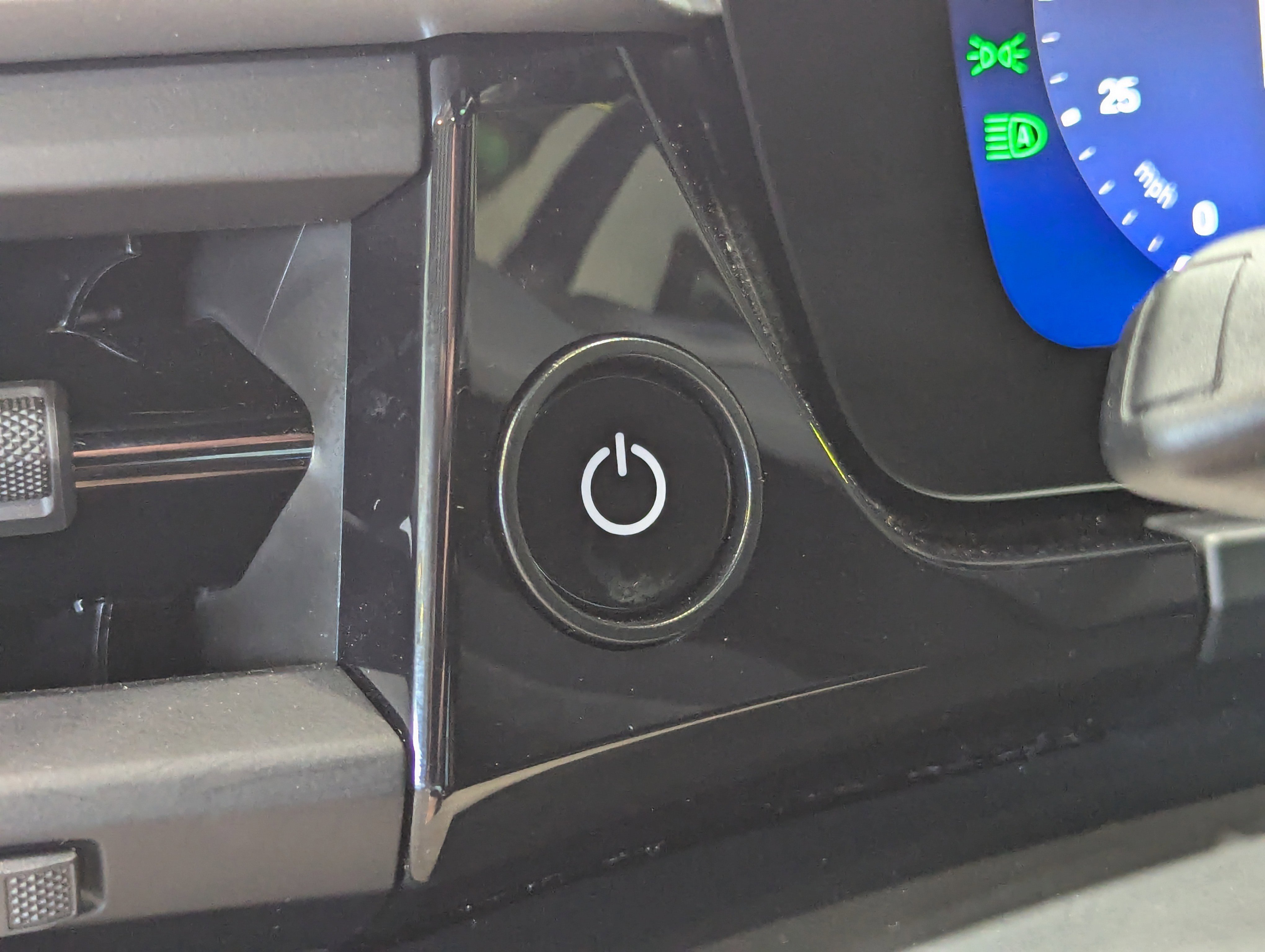 Certified 2025 Porsche Macan 4 Electric image 34