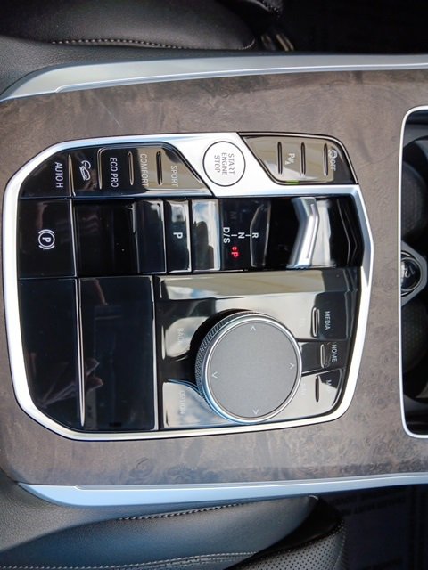 Certified 2025 BMW X5 xDrive40i w/ M Sport Package image 33