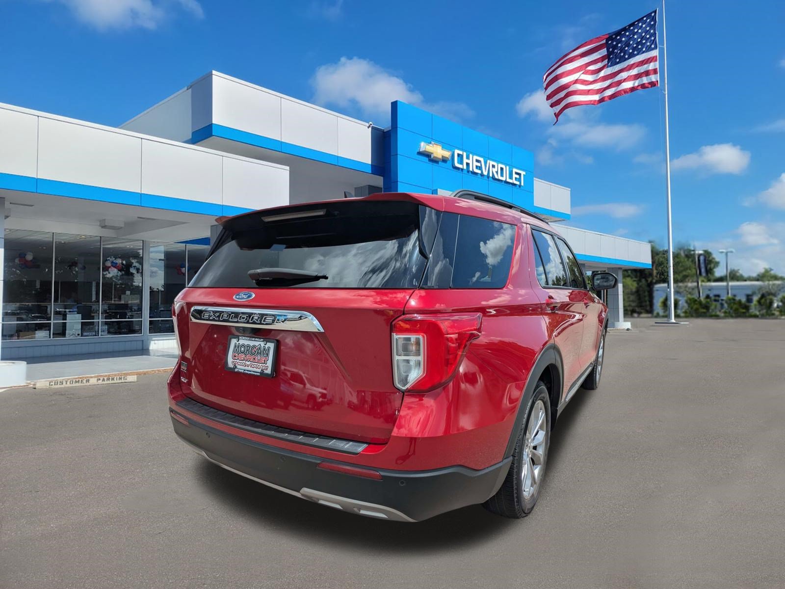 Used 2023 Ford Explorer XLT w/ Equipment Group 202A RWD image 3