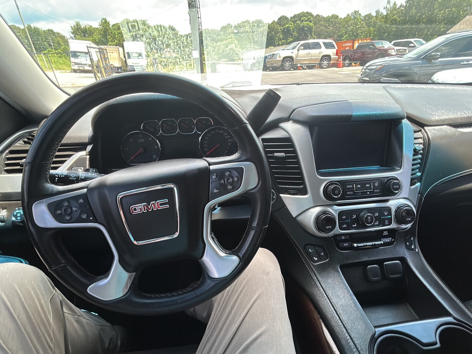 Used 2017 GMC Yukon SLT AWD/4WD image 19