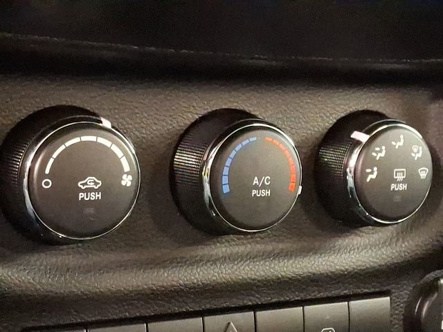 Used 2018 Jeep Wrangler Sahara w/ Connectivity Group image 16