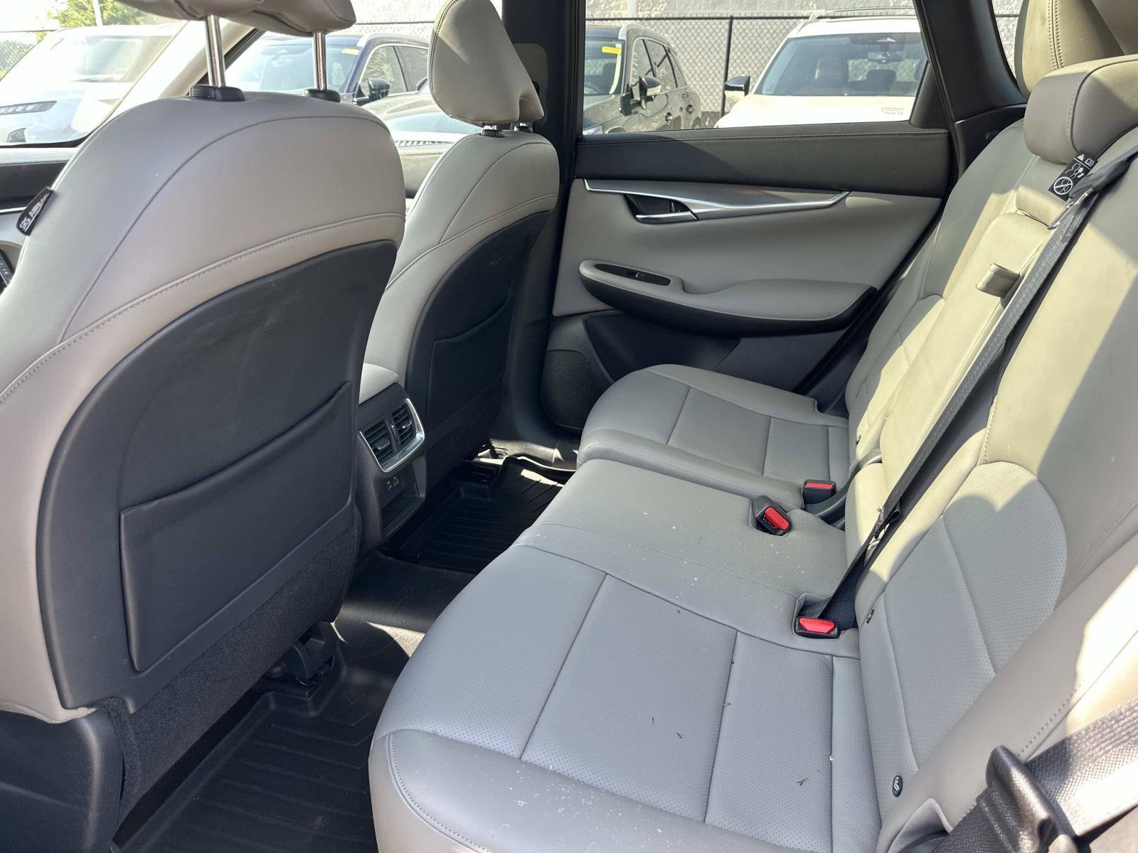 Used 2023 INFINITI QX50 Luxe AWD/4WD image 29
