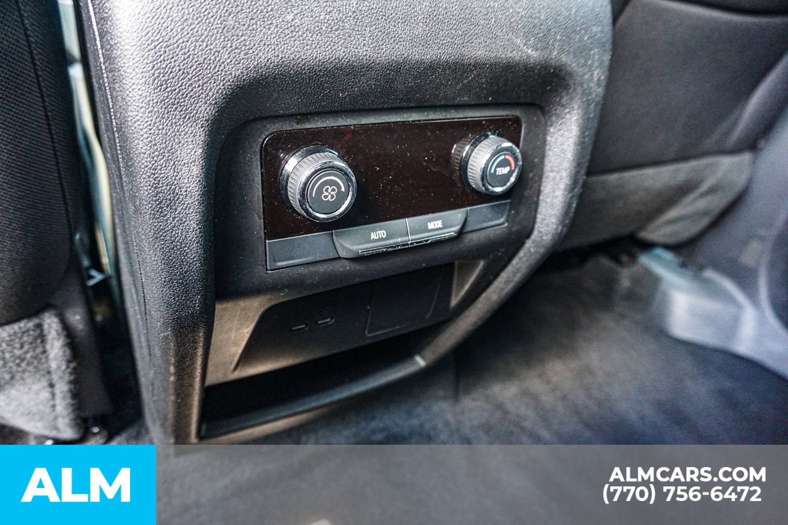 Used 2025 Chevrolet Traverse LT FWD image 61