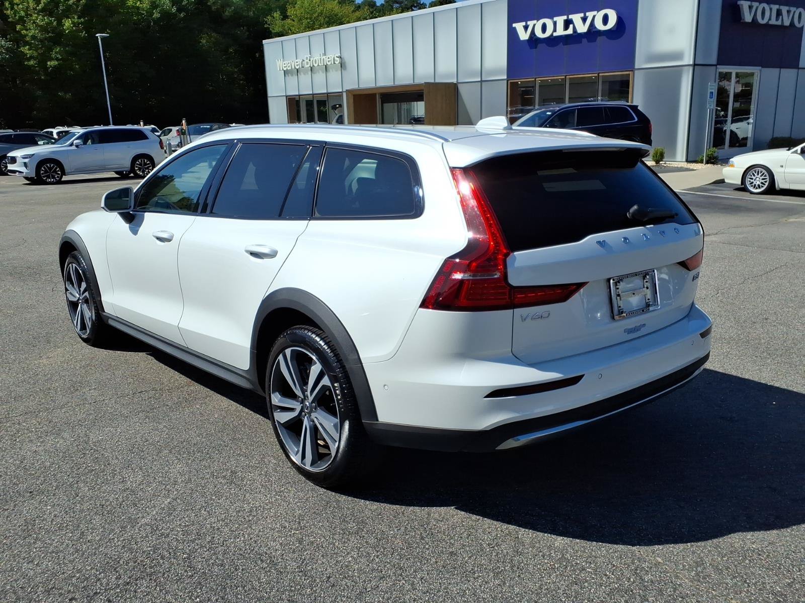 Certified 2025 Volvo V60 B5 Cross Country Plus AWD/4WD image 7