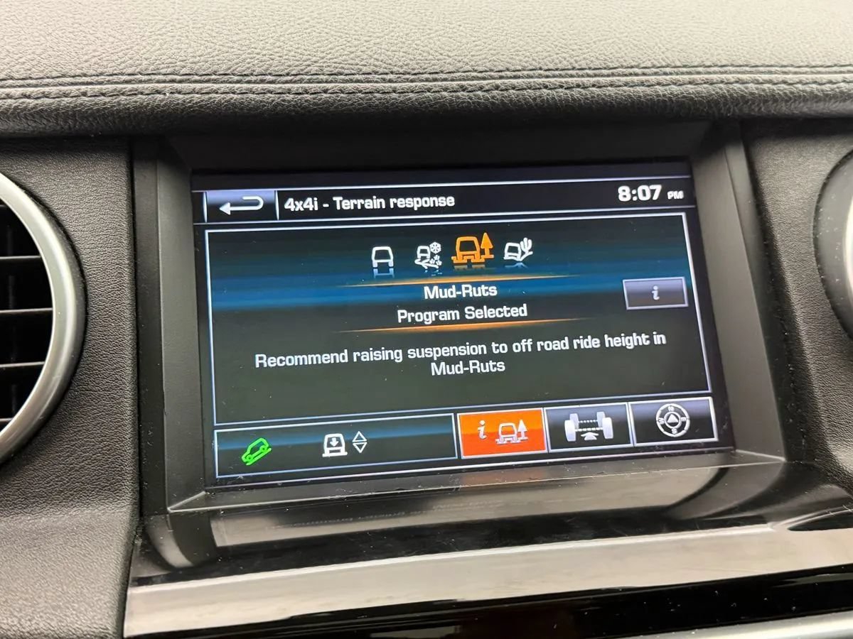 Used 2016 Land Rover LR4 HSE Silver Edition AWD/4WD image 23